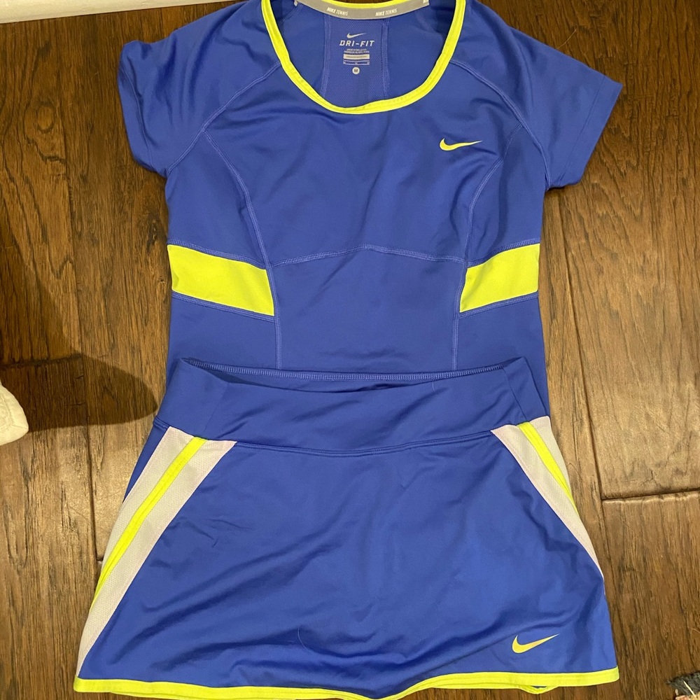 Nike tennis shirt and skirt set
